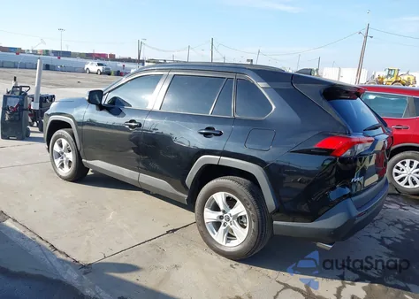 2020 Toyota Rav4 Xle z USA, uszkodzony, nr VIN 2T3W1RFVXLW097111